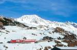 MGB FO-AUTOZUG 4353 von Sedrun nach Andermatt am 15.02.1998 Einfahrt Andermatt mit Zahnrad-E-Lok HGe 4/4II 105 - RhB B 2213 - Sklv 4833 - Rvw 4798 - Sklv 4834 - Sklv 4832.