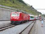 Ein Glacier Express rangiert in Zermatt.