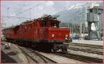 HGe 4/4 12 und offener vierachs Wagen in Visp.