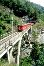 MGB BVZ SCHNELLZUG 105 von Brig nach Zermatt am 10.06.1995 auf Mhlebach-Viadukt zwischen Stalden-Saas und Kalpetran mit Zahnrad-Doppeltriebwagen ABDeh 8/8 2041 - AS 2013 - B 2264 - B 2272 - B 2278.