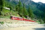 MGB BVZ REGIONALZUG 140 von Zermatt nach Brig am 19.05.1997 bei Herbriggen mit Steuerwagen voraus Bt 2254 - B 2285 - B 2290 - A 2073 - Zahnrad-Gepcktriebwagen Deh 4/4 23. Hinweis: Fahrzeuge noch in alter Lackierung
