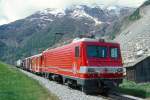 MGB BVZ GTERZUG 2172 von Zermatt nach Brig am 21.05.1997 unterhalb Randa im Bergsturzgebiet mit Zahnrad-E-Lok HGe 4/4 II 2 - DZ 2352 - Gakv 2451 - Sbx 2762 - Sbk 2752 - Sbk 2753 - Hbivy 2482 - Gakv 2464.
