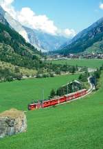 MGB BVZ PENDELZUG 13 von Tsch nach Zermatt am 07.08.1994 bei Tschsand mit Zahnrad-Triebwagen BDeh 6/6 2032 - BDk 2236 - BDkt 2232. Hinweis: Blick auf Tsch und Bergsturz Randa.
