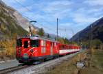 MGB: Regio in Richtung Brig mit dem Deh 4/4 21 am 25. Oktober 2013 zwischen Tsch und Randa. Auch an Werktagen whrend der Zwischensaison stehen die ltesten Wagen mit Mitteleinstieg im Einsatz.
Foto: Walter Ruetsch