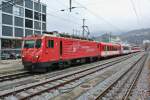 HGe 4/4 II Nr. 3 mit einem Mattertalpendel im Bahnhof Brig. Durch die Ablieferung der neuen Komet-Serie werden die Lokbespannten Pendel wahrscheinlich bald Geschichte sein, 06.12.2014.