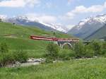 Die Deh 4/4 II 95 (im  sandwich ) mit ein Regio-Zug aus Andermatt nach Brig, Hier zwischen Realp und Hospental, 17-06-2013