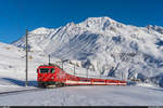 MGB HGe 4/4 II 103 mit Regio Andermatt - Disentis am 10. Januar 2021 unterhalb Nätschen.