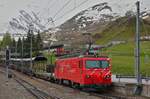 Die HGe 4/4 II 108 der Matterhorn-Gotthard-Bahn in Realp vor dem Autozug durch den Furka-Basistunnel (06.05.2024)