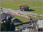 Ein Regionalzug aus dem Wallis, gezogen von einem Deh 4/4 II Gep�cktriebwagen, f�hrt in den Bahnhof Andermatt ein.