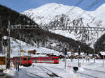 Einfahrt des Regionalzuges von Andermatt nach Visp in Oberwald.