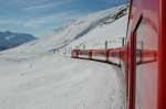 Die HGe 4/4 II 105 ist mit dem R 849 Disentis/Mustr-Andermatt am 28.12.07 unterhalb des Oberalppasses unterwegs.