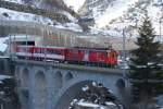 MGB Deh 4/4 52 mit Regio 638 vor G�schenen, am 18.2.08.