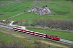 An Steinbergen vorbei -

Regionalzug im Urserental zwischen Realp und Hospental. 

15.05.2008 (M)
