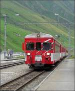 Ein MGB Regionalzug kommt am 01.08.08 aus Andermatt und fhrt in den Bahnhof von Realp ein.
