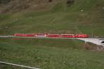 Als der Glacier-Express noch aus normalen Wagen bestand: GEX 902 mit HGe 4/4 102 kurz vor Hospental.