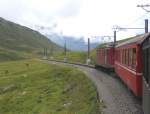 HGe 4/4 I FO 33 mit dem Nostalgie-Glacierexpress zwischen Oberalpsee und Nätschen.