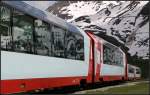 Groß und klein - 

Impression des Glacier-Express am Halt in Nätschen. 

23.05.2008 (M)