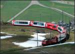 Kehre -     Glacier-Express an der oberen Kehre bei Nätschen hoch über Andermatt.