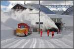 Der Schleuderzug hat seine Arbeit getan und steht zur Rckfahrt nach Andermatt auf Gleis 11 auf dem Oberalppass.