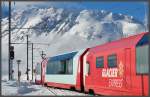 In Ntschen kreuzt uns der Glacier Express 903. (10.01.2012)