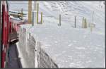 Das Werk der Schneeschleuder zwischen Ntschen und Oberalppass ist hier gut zu sehen. Von der Strasse ist aussser einem kurzen Stck Leitplanke nichts mehr zu sehen. (10.01.2012)