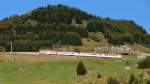 Deh 4/4 95  Andermatt  erklimmt den Ntschen auf dem Weg von Andermatt Richtung Oberalppass: Nach dem ersten Kehrtunnel verluft die Trasse parallel zur Oberalpstrasse, 2.10.11