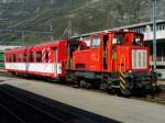 Dieselrangierlok Tm 2/2 4972 mit einem Behelfs - Speisewagen BR 4296 im Bahnhof von Andermatt am 09.09.2006