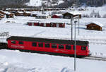 Der Autozug von Realp durch den Furkabasistunnel fährt mit dem Steuerwagen voraus in Oberwald ein.