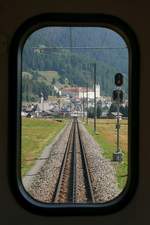 Blick nach hinten auf den Start-/Abfahrtsort Disentis mit dem Benedektinerkloster.