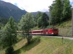 Auf kurvenreicher Fahrt durch das Goms befindet sich dieser Regionalzug der Matterhorn-Gotthard-Bahn bei Lax am 05.07.2005.