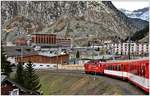 Einfahrt R827 mit HG4e 4/4 108 in Andermatt. Die Kaserne ist bald der einzige Altbau beim Bahnhof, ansonsten schiessen Neubauten des Resorts von Samih Sawiris aus dem Boden. (05.11.2018)