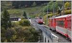 R835 nach Andermatt mit Deh 4/4 24 kreuzt in Dieni den Glacier Express PE900.