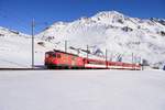 Deh 4/4 II 93 kämpft sich mit einem Regionalzug nach Disentis die Kehren zum Oberalp hinauf.

Nätschen, 22.02.2020.