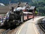 Dampflok Breithorn steht in Stalden zum Wasserfassen und um einen Glacierexpress vorbei zu lassen, mit gleichzeitigem Fotohalt am 05.08.07 um 10 Uhr 40.