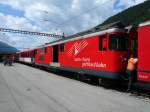 Triebfahrzeug der Matterhorn Gotthard Bahn steht am 13.8.2007 mit einem Regionalzug nach Brig in Oberwald