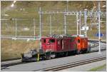 Nach dem Wintereinbruch Anfangs Oktober ist die Oberalpstrecke der MGB wieder schneefrei. Der Rumzug mit Spurpflug X4904, der HGe 4/4 I 32 und der Schneeschleuder Xrot e 4932 befindet sich auf der Rckfahrt von Disentis nach Andermatt und wartet auf dem Oberalppass eine Zugskreuzung ab. (08.10.2007)