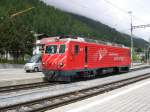 Rhtische Bahn 2008 - HGe 4/4 107  Grimsel  der MGB (ex FO 107) bergibt in Disentis ihren Zug an die Kollegin der Rhtischen Bahn und wartet nun das sie ins Bw einrcken kann. Fr zwei MGB-Loks heit es hier Feierabend, die dritte fhrt mit einem Glacierexpress wieder nach Zermatt. 