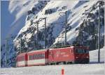 R860 mit HGe 4/4 102 klettert von Andermatt hoch nach Ntschen. (10.01.2009)