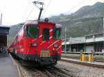 Deh 4/4 Gepcktriebwagen wartet in Andermatt auf die Ausfahrt nach Gschenen.