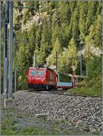 Die HGe 4/4 104  10 Jahre MGB  erreicht in wenigen Minuten mit ihrem Glacier Express 908 St. Niklaus. (Fortsetzung des Bildes ID 727774)
3. Oktober 2013