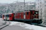 MGB/FO: HGe 4/4 I 32, 1941(ehemals FO) mit einem Mitteleinstiegwagen (ehemals SBB Brünig) in Brig im Februar 2005.