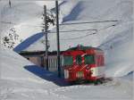 Beobachtet von einem Variantenfahrer entschwindet R856 Richtung Oberalppass. (10.01.2009)