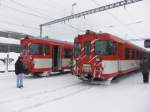 Treffen der Regionalzge nach Brig bzw. Gschenen im tiefverschneiten Bahnhof Andermatt am 23.02.2009