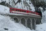53 mit dem R 538 (Visp-G�schenen) an der Teufelsbr�cke 28.12.10