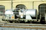 FO - Uhk 4892 am 11.10.1996 in BRIG - KESSELWAGEN - 1 offene Plattform - Baujahr 1948 - SWS/Giov - Gewicht 11,20t - Zuladung 11,80t - LP 8,62m - zulssige Geschwindigkeit km/h 65 - =01.09.1989 -