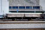 FO - X 4977 am 28.05.1992 in BRIG - MATERIALWAGEN - Baujahr 1897 - LOUV - Gewicht 5,90t - Zuladung 10,00t - LP 7,49m - zulssige Geschwindigkeit km/h 60 - Lebenslauf: ex RhB M 235 - 1899 M 1135 -