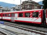 MGB - Personenwagen 1 Kl. A 2062 im Bahnhof Brig am 03.09.2012 .. Sparsame MGB der 1 Kl.Streifen ist nur gerade ber den Einstiegstren ..