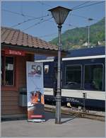 50 Jahre Blonay - Chamby - wenn auch zur Zeit noch nicht ganz aktuell, die moderne Seite des Jubiläums: Im Hintergrund der  Blonay-Chamby  CEV SURF und im Vordergrund der Hinweis auf das