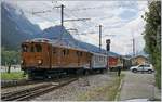 50 Jahre Blonay Chamby - MEGA BERNINA FESTIVAL -  Bündner Tag im Saaneland : Dank einer Rangierfahrt der BB Ge 4/4 81 (RhB Ge 4/4 181) mit ihrem Extrazug Rougemont - Gstaad in Saanen von Gleis 4