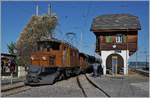 50 Jahre Blonay Chamby - MEGA BERNINA FESTIVAL Ohne Zweifel, das RhB Bernina Bahn Krokodil Ge 4/4 182, auf Besuch bei der Blonay Chamby Bahn lohnt der eingehenden Betrachtung, wie dies Bild mit den Mitarbeitern der Blonay Chamby Bahn in Chamby zeigt.
Die Ge 4/4 182 ist mit ihrem Zug von Blonay in Chamby eingetroffen und wartet nun auf die Weiterfahrt nach Chaulin.
9. Sept. 2018